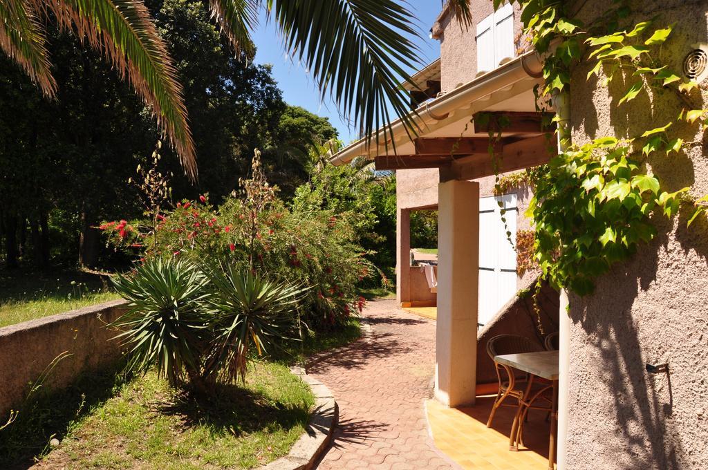 Sole E Mare Aparthotel Santa-Maria-Poggio  Екстериор снимка