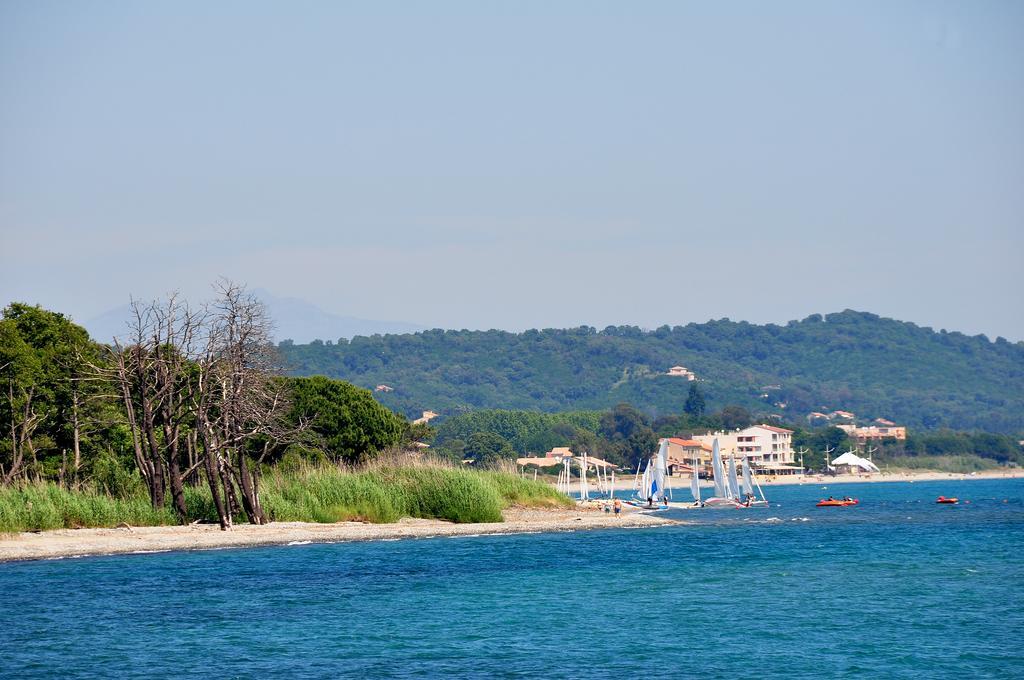 Sole E Mare Aparthotel Santa-Maria-Poggio  Екстериор снимка