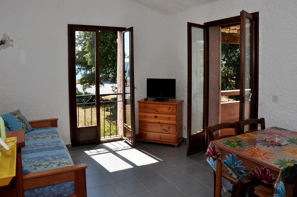 Sole E Mare Aparthotel Santa-Maria-Poggio  Стая снимка