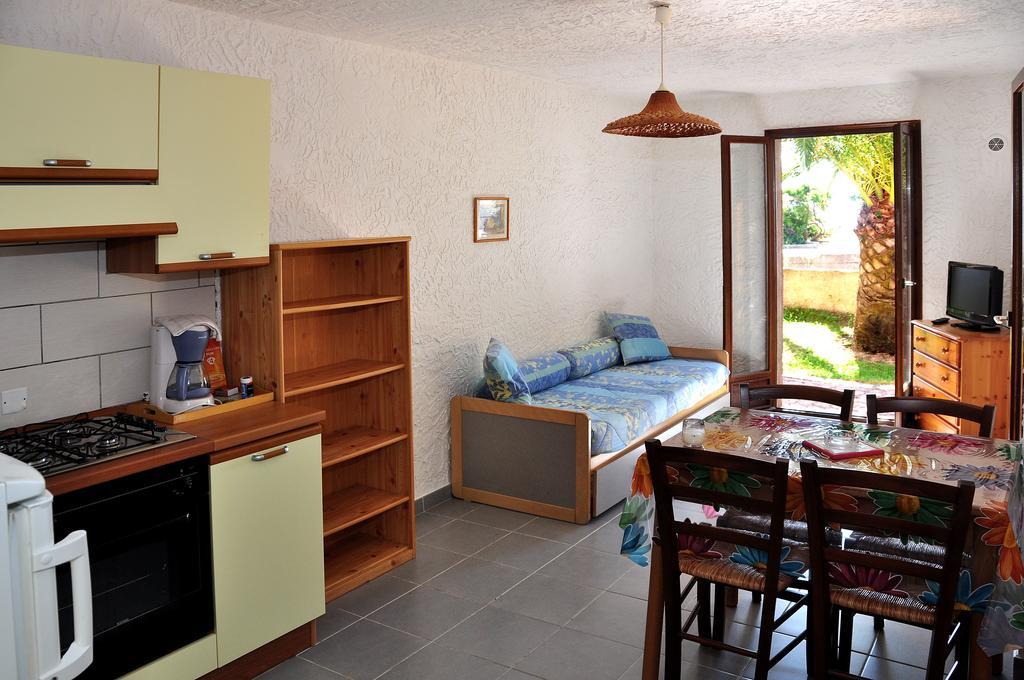 Sole E Mare Aparthotel Santa-Maria-Poggio  Стая снимка