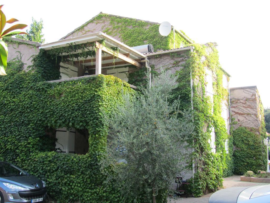 Sole E Mare Aparthotel Santa-Maria-Poggio  Екстериор снимка