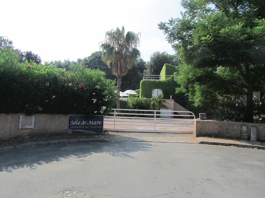 Sole E Mare Aparthotel Santa-Maria-Poggio  Екстериор снимка
